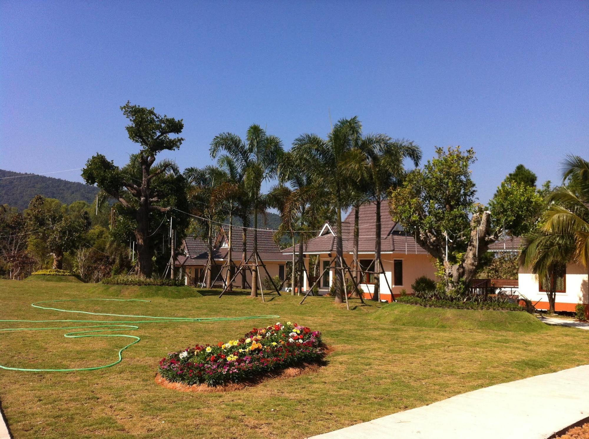Phutien Resort Chiang Rai Exterior foto